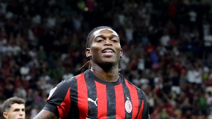 Milan, papà Leao festeggia i gemelli in attesa del ritorno al gol