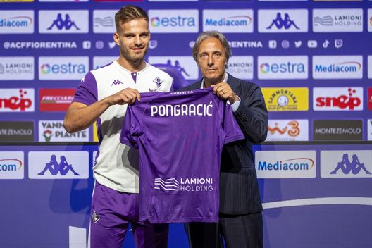 GERMOGLI PH: 6 AGOSTO 2024 BAGNO A RIPOLI AL VIOLA PARK PRESENTATO IL NUOVO ACQUISTO DELLA FIORENTINA MARIN PONGRACIC NELLA FOTO PONGRACIC E IL DIRETTORE GENERALE DELLA FIORENTINA ALESSANDRO FERRARI Pongracic, ci sei? Le sorti di un’intera stagione sono tutte nei suoi piedi- immagine 2