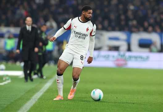 BERGAMO, ITALY - OCTOBER 28:  Ruben Loftus Cheek of AC Milan in action durin the Serie A match between Atalanta BC and AC Milan at Gewiss Stadium on October 28, 2025 in Bergamo, Italy. (Photo by Claudio Villa/AC Milan via Getty Images)  Atalanta-Milan 1-1, le pagelle: Tomori-horror, Maignan unica sufficienza- immagine 14