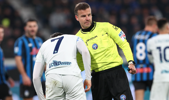 Moviola Atalanta-Inter, Calvarese: “La Penna fischia poco ma bene. E su Zielinski-De Roon…”- immagine 2