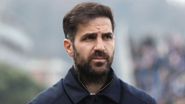COMO, ITALY - FEBRUARY 23: Como 1907 coach Cesc Fabregas looks on before the Serie A match between Como 1907 and SSC Napoli at Stadio G. Sinigaglia on February 23, 2025 in Como, Italy. (Photo by Marco Luzzani/Getty Images) Fabregas: “Strefezza? Spalletti non mi ha chiamato! Sergi, Van Der Brempt, Diao, Alli, Vojvoda…” - immagine 1