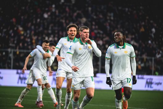 L'esultanza di Ferguson per il suo primo gol in Italia con la Roma. (Photo by Fabio Rossi/AS Roma via Getty Images) La Roma vola sulle ali di Soulé: 3-1 alla Cremonese e Gasp si riprende il primo posto- immagine 5