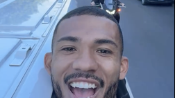 Festa Scudetto, Juan Jesus inseguito da un corteo di scooter: la gioia del brasiliano
