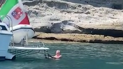 Napoli, De Laurentiis si rilassa a Ischia sul suo yacht | VIDEO