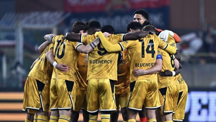 GENOA, ITALY - MARCH 20: Players of Udinese Calcio form a huddle prior to the Serie A match between Genoa CFC and Udinese Calcio at Luigi Ferraris Stadium on March 20, 2026 in Genoa, Italy. (Photo by Simone Arveda/Getty Images) Mlacic: “L’Inter mi ha contattato, ecco perché ho scelto l’Udinese! Sulla Roma e il futuro…” - immagine 1