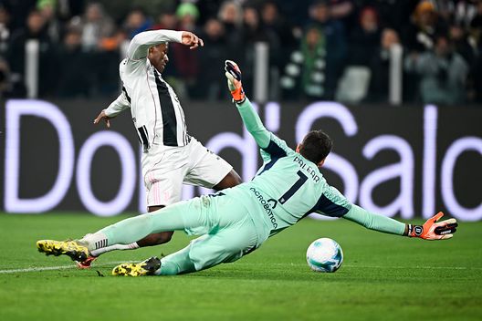 Paleari, Torino, evita il gol su David, Juventus (Foto di Daniele Badolato - Juventus FC/Juventus FC via Getty Images) Juve, con Spalletti come con Tudor. Toro, che peccato!- immagine 4