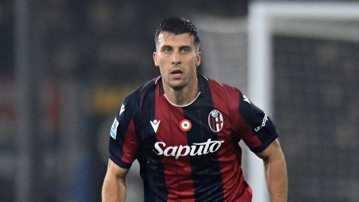 BOLOGNA, ITALY - DECEMBER 01: Nicolò Casale of Bologna FC during the Serie A match between Bologna FC 1909 and US Cremonese at Renato Dall'Ara Stadium on December 01, 2025 in Bologna, Italy. (Photo by Alessandro Sabattini/Getty Images) Bologna, Casale rischia un mese fuori! Le ultime su Lucumi e la gestione di Heggem e De Silvestri - immagine 1