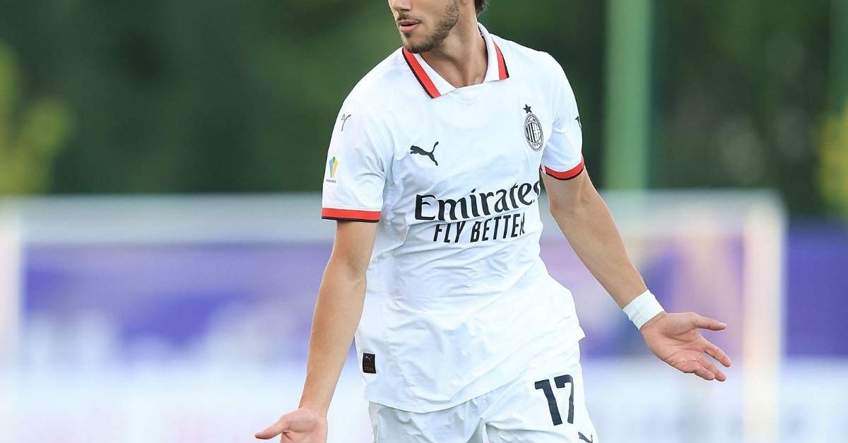 Progetto Milan Futuro: primo contratto da pro per Andrea Di Siena Progetto Milan Futuro: primo contratto da pro per Andrea Di Siena