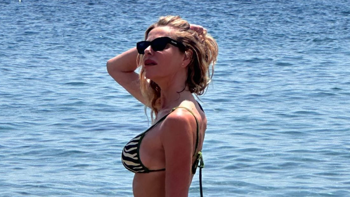 Alessia Marcuzzi, fisico top in bikini. Lato B e curve sensuali per la showgirl - immagine 1