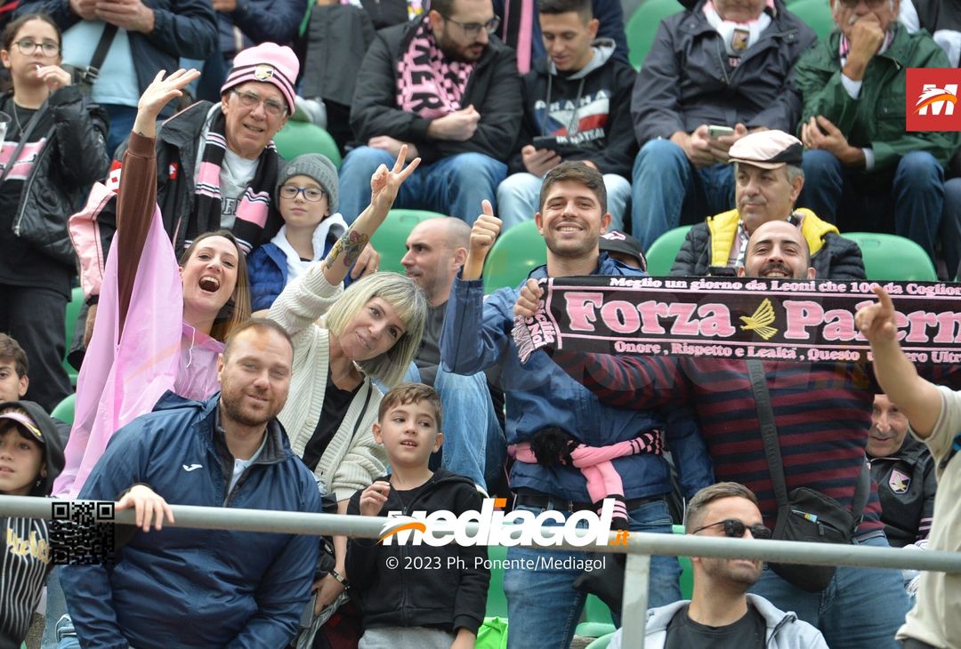 FOTOTIFO Palermo-Cittadella 0-1, gli scatti ai tifosi al “Renzo Barbera” (GALLERY) - immagine 13