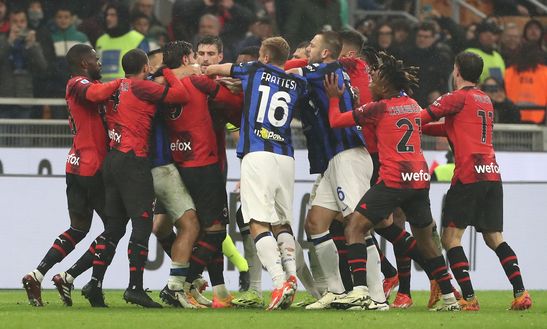 Derby di Milano parapiglia