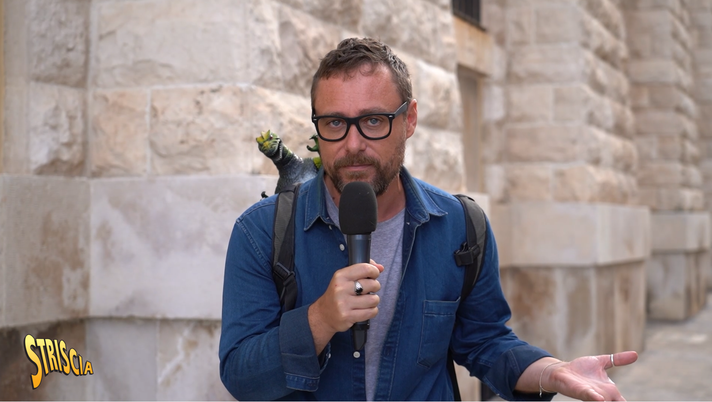 Mediaset Striscia La Notizia – Fedez e Lucci, contatti per un’agenzia che si occupasse di cantanti - immagine 1