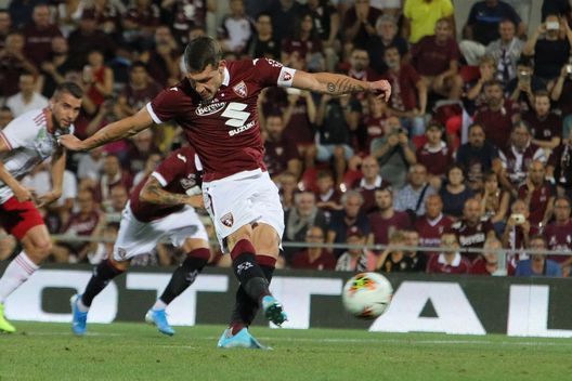 Sport Calcio Europa League: Torino-DebrecenPaolo Pavan PhotographerNella foto:il rigore trasformato da Belotti