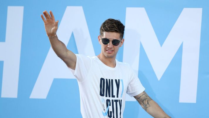 MANCHESTER, ENGLAND - MAY 14: John Stones of Manchester City during the Manchester City Trophy Parade in Manchester city centre on May 14, 2018 in Manchester, England. (Photo by Lynne Cameron/Getty Images) Pedullà: “Inter-Stones molto più che feeling, serve addio Pavard. Chiedeva 8 mln ma ora…” - immagine 1