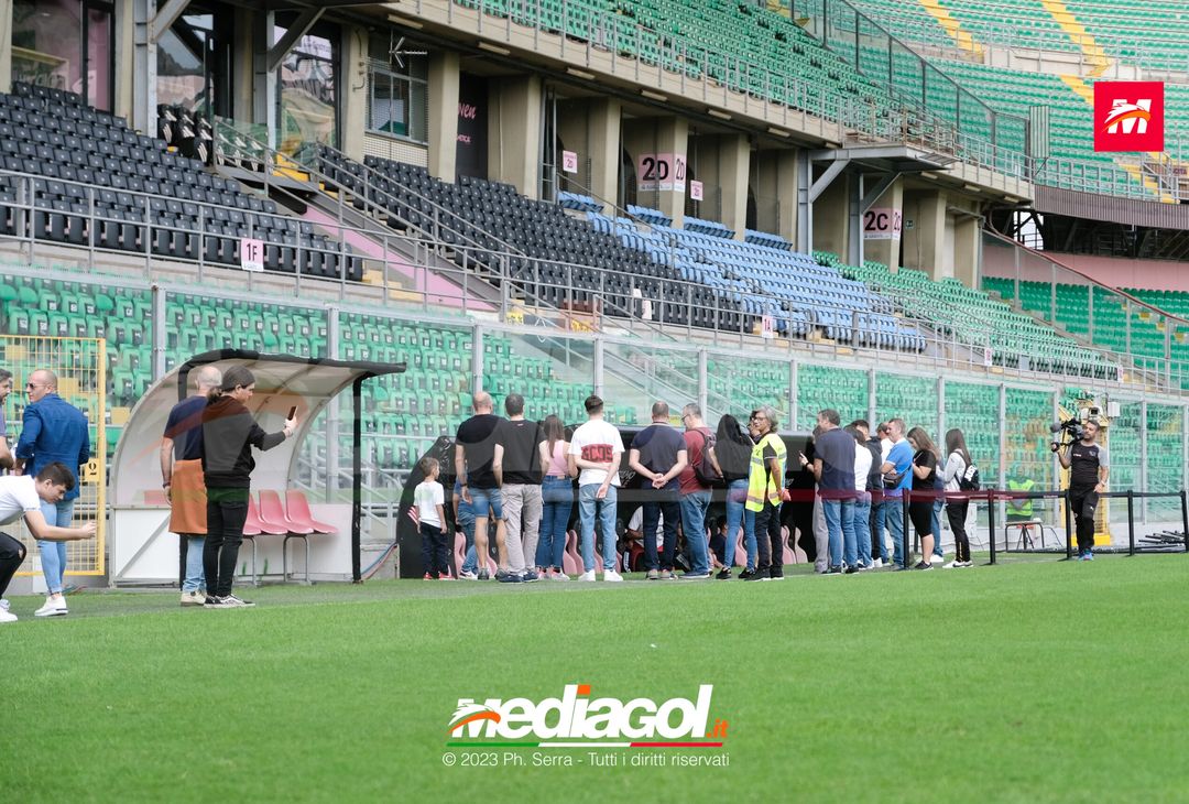 FOTO PALERMO, i tifosi rosanero in tour allo stadio ‘Renzo Barbera’ (GALLERY) - immagine 18