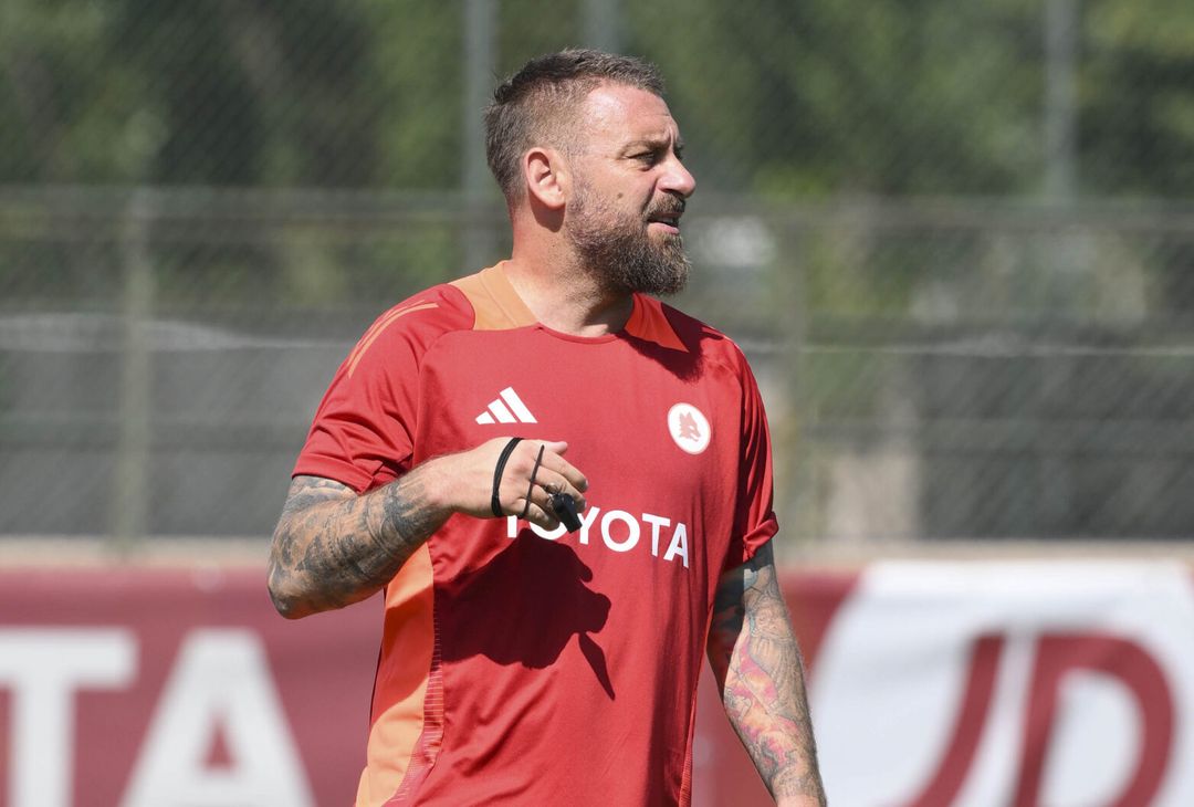 Ritiro Roma, lavoro sul campo e in palestra a Trigoria – FOTO GALLERY - immagine 11