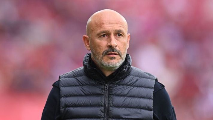 BOLOGNA, ITALY - APRIL 20: Vincenzo Italiano head coach of Bologna during the Serie A match between Bologna and FC Internazionale at Stadio Renato Dall'Ara on April 20, 2025 in Bologna, Italy. (Photo by Alessandro Sabattini/Getty Images) Italiano: “Priorità sempre stata il Bologna. Cosa filtra su obiettivi e riconferme” - immagine 1