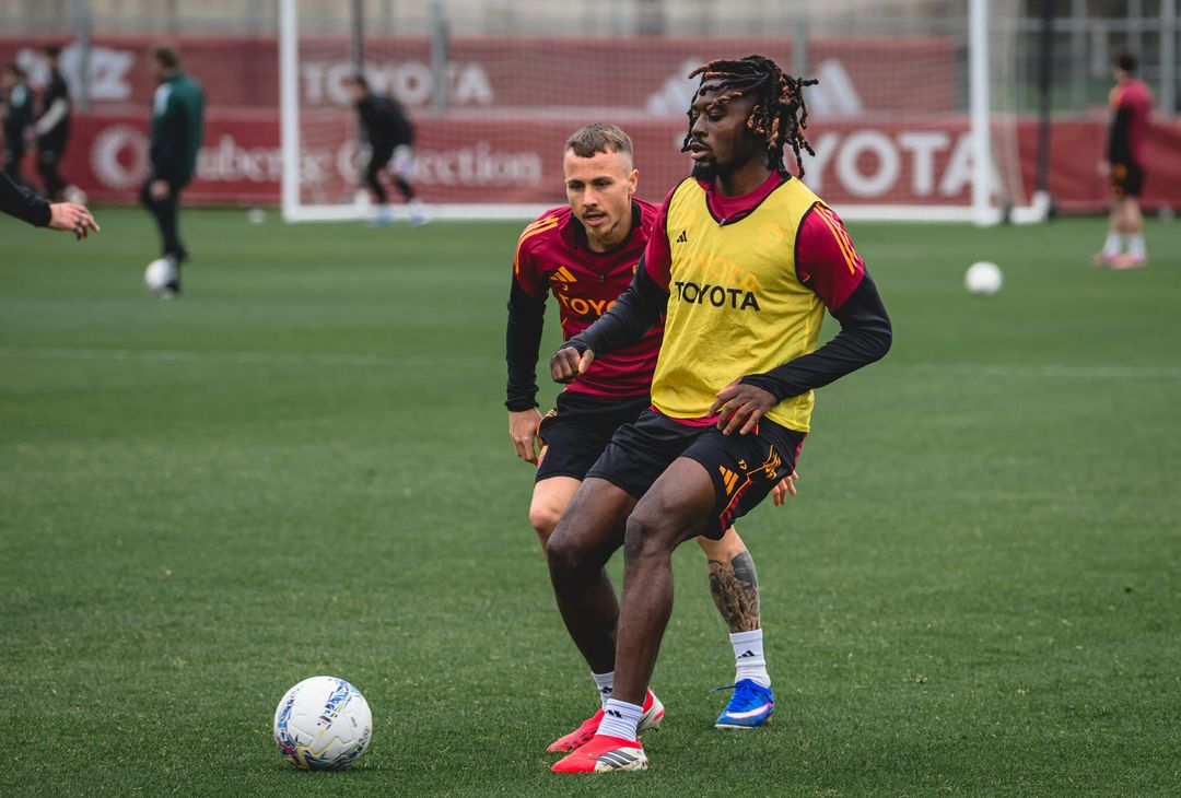 Trigoria, l’allenamento a -2 da Roma-Juventus: Dybala in gruppo – FOTO GALLERY - immagine 9