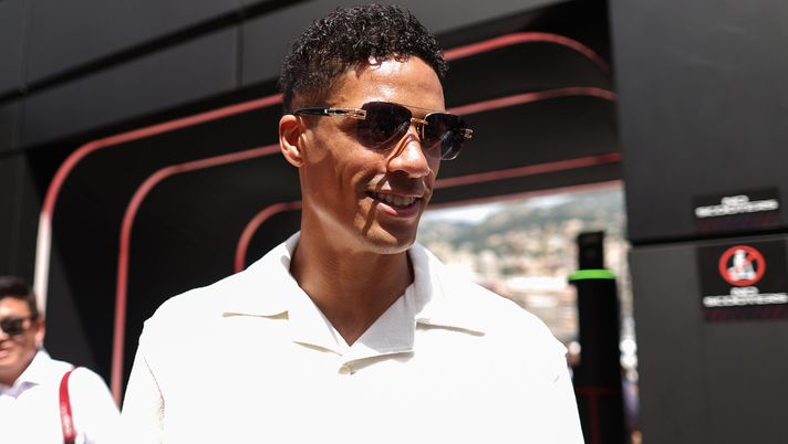 Como, Varane escluso dalla lista per la Serie A: il club valuta la rescissione - immagine 1
