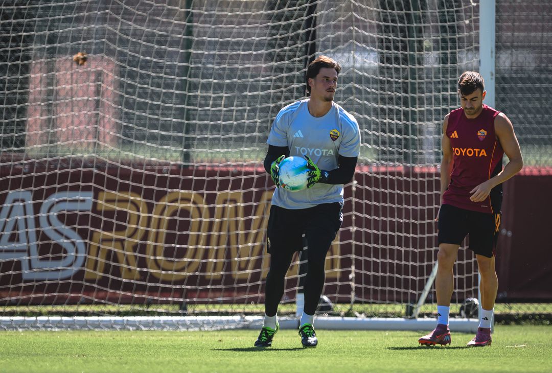 Trigoria, l’allenamento a due giorni dal derby: presenti Massara e Ranieri – FOTO GALLERY - immagine 15