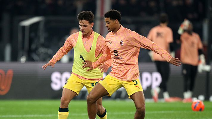 ROME, ITALY - DECEMBER 04: Ardon Jashari and Koni De Winter of AC Milan warm up prior to the Coppa Italia Round of 16 match between SS Lazio and AC Milan at Olimpico Stadium on December 04, 2025 in Rome, Italy. (Photo by Paolo Bruno/Getty Images) Napoli-Milan, formazione probabile rossonera: dentro De Winter e Jashari