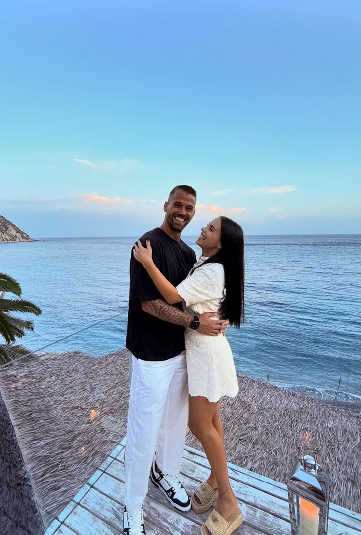 GALLERY Vacanza in dolce compagnia per Spinazzola: il terzino vola a Ibiza- immagine 1