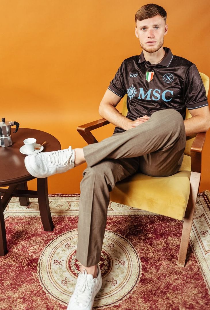 Le immagini della nuova maglia presentata dalla società