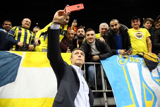 Istanbul, derby di mercato per Zaha: il Fenerbahce “I dati forniti dal Galatasaray sono falsi”- immagine 2