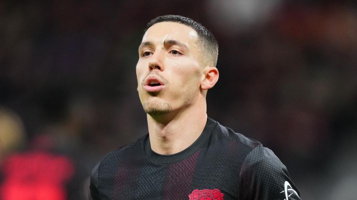 Alejandro Grimaldo centrocampista Bayer Leverkusen