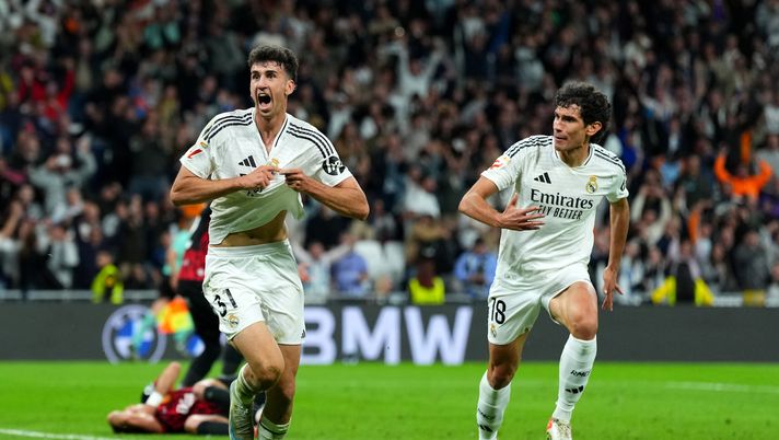 MADRID, SPAIN - MAY 14: Jacobo Ramon of Real Madrid celebrates scoring his team's second goal during the LaLiga match between Real Madrid CF and RCD Mallorca at Estadio Santiago Bernabeu on May 14, 2025 in Madrid, Spain. (Photo by Angel Martinez/Getty Images) Como, ESCLUSIVA Tamaral: “Jacobo Ramon il centrale che imposta e segna, in Serie A per imporsi” - immagine 1