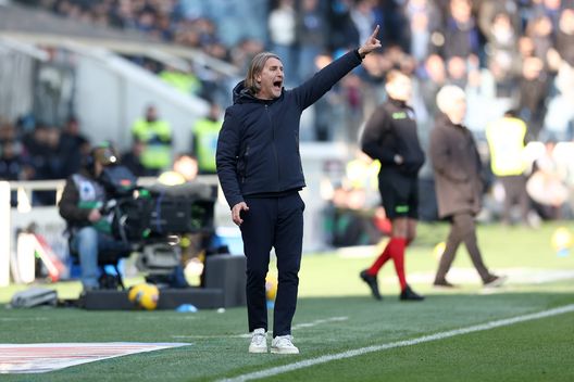BERGAMO, ITALY - FEBRUARY 15: Davide Nicola, Head Coach of Cagliari, reacts during the Serie A match between Atalanta and Cagliari at Gewiss Stadium on February 15, 2025 in Bergamo, Italy. (Photo by Francesco Scaccianoce/Getty Images) Cagliari-Nicola