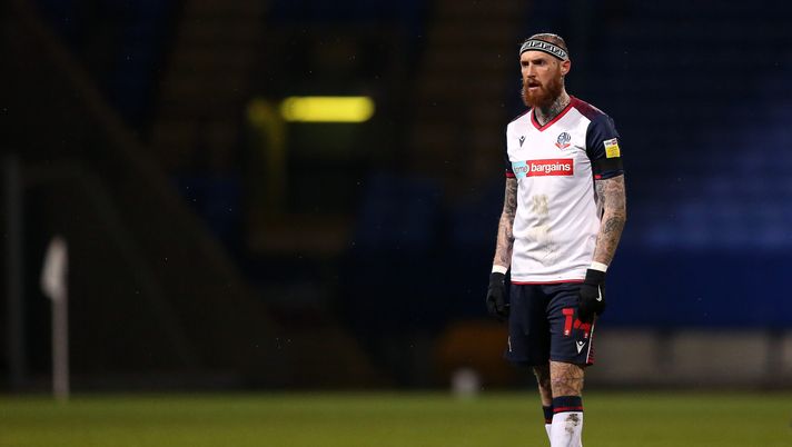 BOLTON, ENGLAND - MARCH 09: Marcus Maddison of Bolton Wanderers prepares to take a free kick during the Sky Bet League Two match between Bolton Wanderers and Cambridge United at University of Bolton Stadium on March 09, 2021 in Bolton, England. Sporting stadiums around the UK remain under strict restrictions due to the Coronavirus Pandemic as Government social distancing laws prohibit fans inside venues resulting in games being played behind closed doors. (Photo by Charlotte Tattersall/Getty Images) Aggredì una donna: Maddison (ex Bolton e Hull City) condannato a 20 mesi di carcere - immagine 1