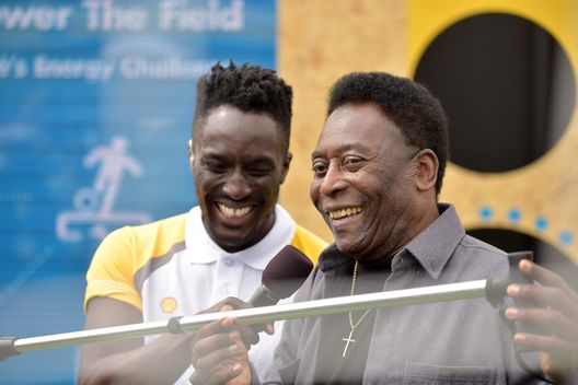 Una donna sostiene di essere la figlia di Pelé: chiesta la riesumazione del corpo- immagine 2