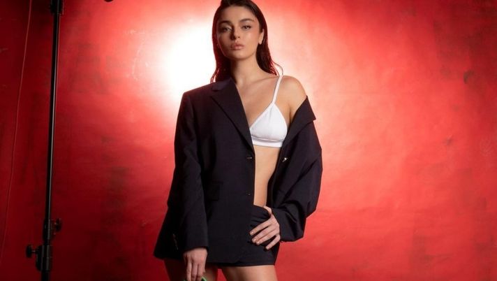 L’attrice turca con milioni di followers: il suo nuovo amore “scoperto” al derby di Istanbul… L’attrice turca con milioni di followers: il suo nuovo amore “scoperto” al derby di Istanbul… - immagine 1