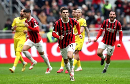 MILAN, ITALY - JANUARY 26: Christian Pulisic of AC Milan celebrates scoring his team's first goal from the penalty spot during the Serie A match between AC Milan and Parma at Stadio Giuseppe Meazza on January 26, 2025 in Milan, Italy. (Photo by Marco Luzzani/Getty Images)  Milan-Parma-risultato-Pulisic