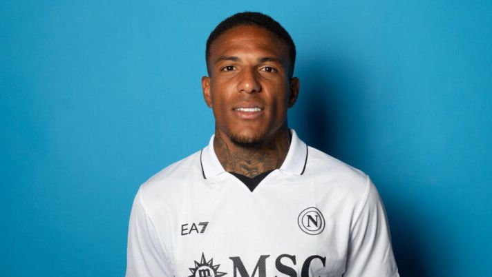 CASTEL DI SANGRO, ITALY - JULY 28: SSC Napoli player Michael Folorunsho signs a contract extension until 2029 with the club on July 28, 2024 in Castel di Sangro, Italy. (Photo by SSC NAPOLI/SSC NAPOLI via Getty Images) Otto risposte per l’asta: Baldanzi, Thuram-Taremi, Politano, Kean, Folorunsho, Dovbyk, Osimhen… - immagine 1