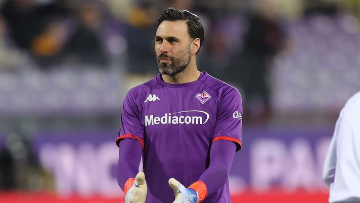 FLORENCE, ITALY - FEBRUARY 01: Salvatore Sirigu of ACF Fiorentina goalkeeper looks on during the Coppa Italia Quarter Final matcy between Fiorentina and Torino at Stadio Artemio Franchi on February 1, 2023 in Florence, Italy. (Photo by Gabriele Maltinti/Getty Images) Sirigu, deciso il suo futuro: il portiere non rinnoverà con i viola - immagine 1