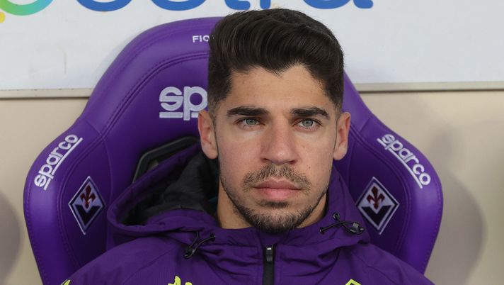 FLORENCE, ITALY - JANUARY 4: Manor Solomon of ACF Fiorentina looks on during the Serie A match between ACF Fiorentina and US Cremonese at Artemio Franchi on January 4, 2026 in Florence, Italy. (Photo by Gabriele Maltinti/Getty Images) Solomon subito decisivo: come è andato il suo esordio con la Fiorentina - immagine 1