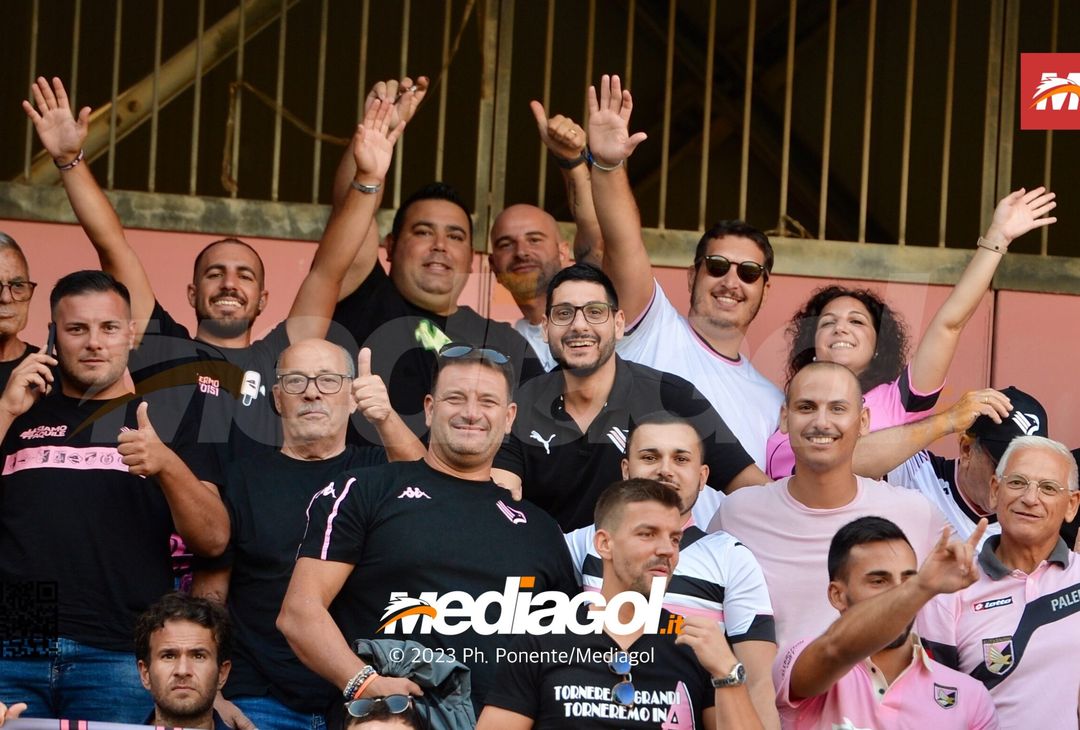 FOTOTIFO Palermo-Feralpisalò 3-0, gli scatti ai tifosi al “Renzo Barbera” (GALLERY) - immagine 32