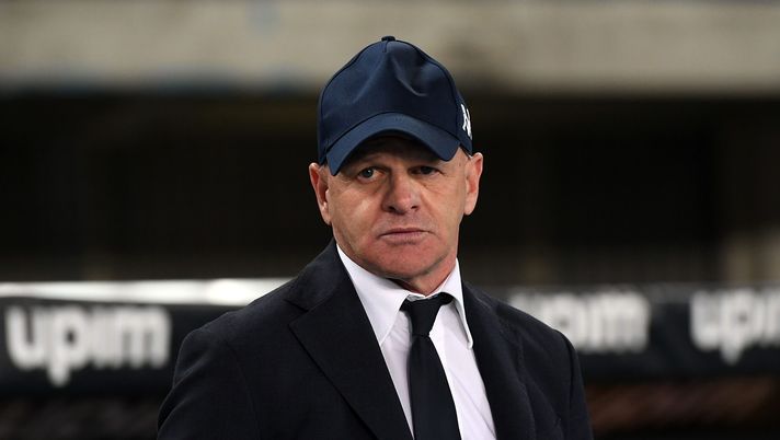 VERONA, ITALY - APRIL 20:Giuseppe Iachini head coach of ACF Fiorentina looks on during the Serie A match between Hellas Verona FC and ACF Fiorentina at Stadio Marcantonio Bentegodi on April 20, 2021 in Verona, Italy. (Photo by Alessandro Sabattini/Getty Images) Iachini: “Gasp e Roma, il progetto è giusto. La crisi dell’attacco? Sono momenti” - immagine 1