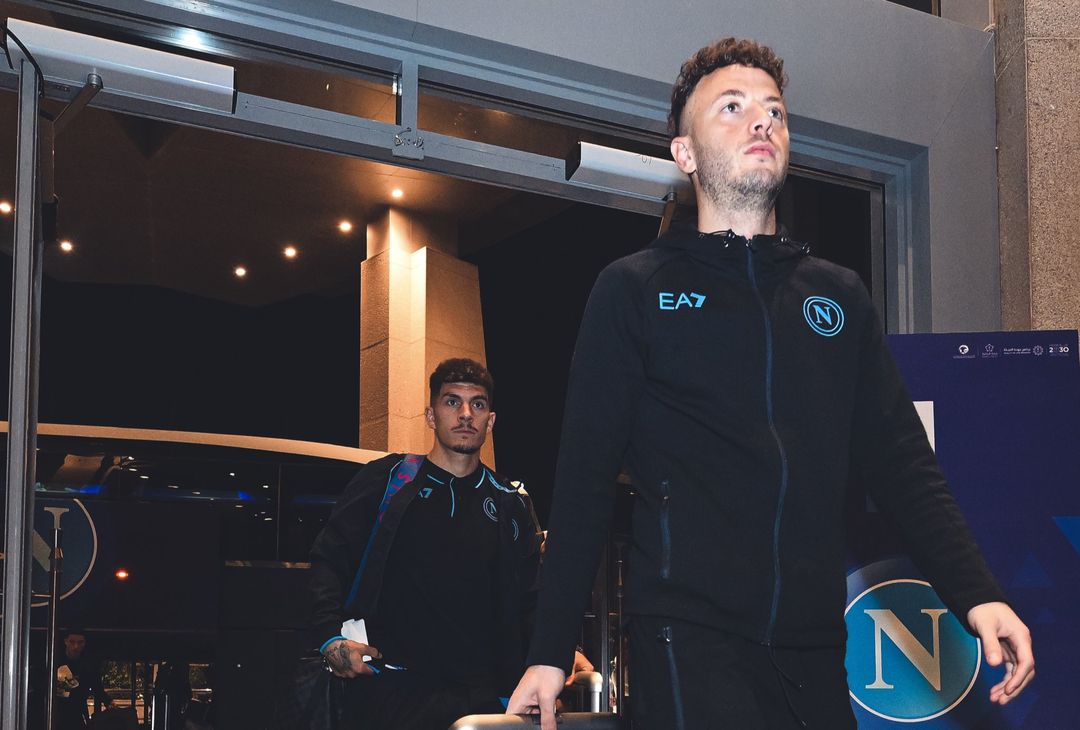 GALLERY Supercoppa, il Napoli è atterrato a Riyadh: gli scatti dell'arrivo