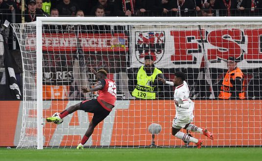 LEVERKUSEN, GERMANY - OCTOBER 01: Victor Boniface of Bayer 04 Leverkusen scores his team's first goal during the UEFA Champions League 2024/25 League Phase MD2 match between Bayer 04 Leverkusen and AC Milan at BayArena on October 01, 2024 in Leverkusen, Germany. (Photo by Lars Baron/Getty Images) Milan, il nome caldo per l’attacco è Boniface: sorpassati Hojlund e Vlahovic?- immagine 2