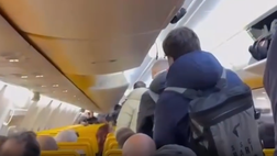 Bari, notte di caos totale: pesante 5-0 e scontro tra tifosi e calciatori in aereo