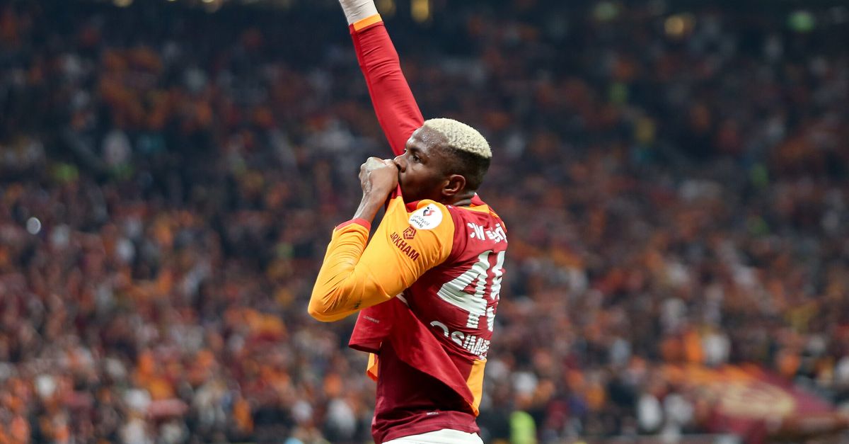 Osimhen stuzzica i rivali del Fenerbahce: 