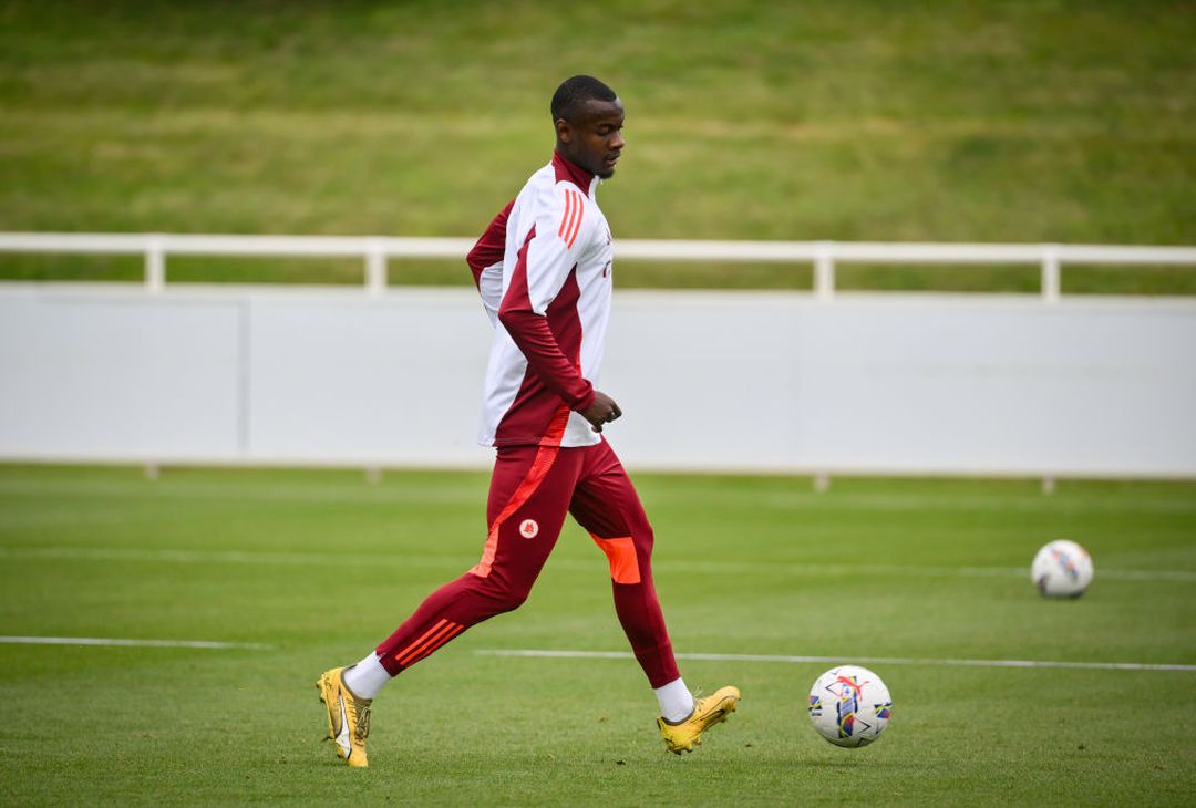 Ritiro Roma, Dovbyk scalda i motori: le indicazioni di De Rossi – FOTO GALLERY - immagine 45