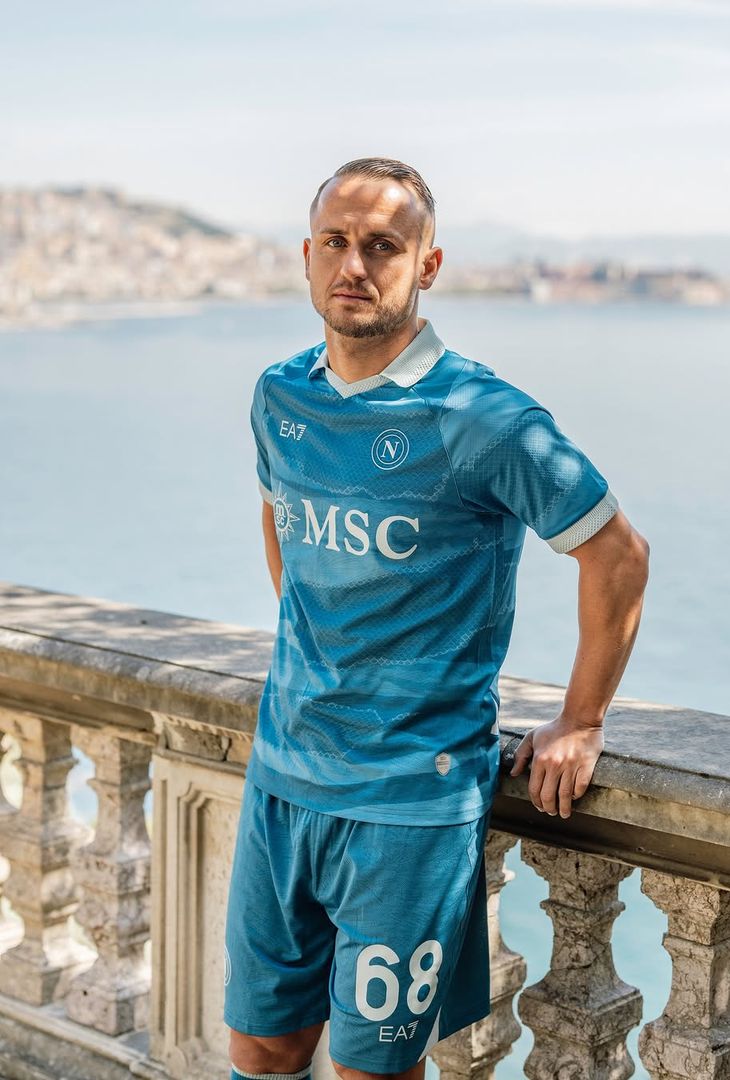 GALLERY “Partenope Jersey”, il Napoli presenta la nuova maglia: le prime immagini - immagine 7