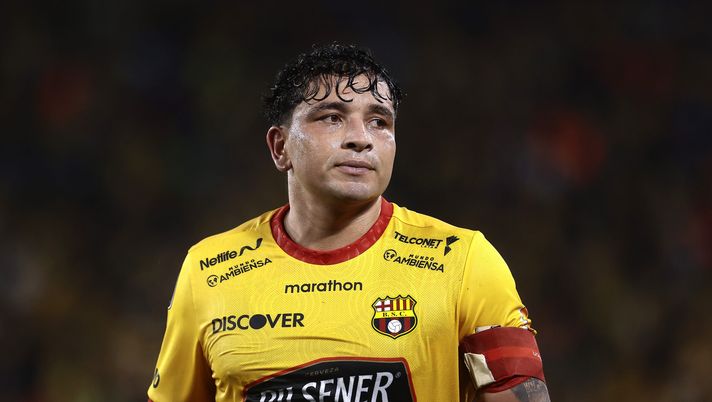 Mario Pineida, difensore del Barcellona. (Foto di Franklin Jacome/Getty Images) Pineida Barcellona Ecuador