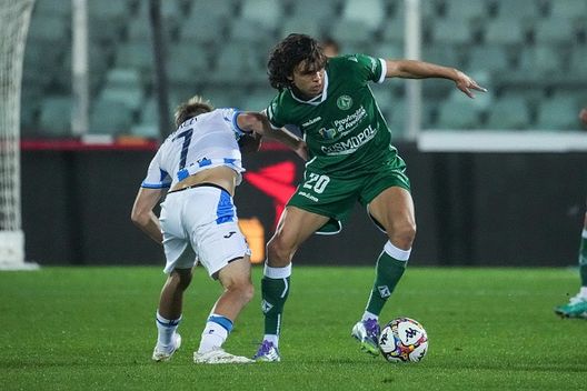 Martin Palumbo di Avellino gioca durante la partita di Serie BKT tra Pescara e Avellino allo Stadio Adriatico ''Giovanni Cornacchia'' di Pescara Avellino, arriva l’esonero di Raffaele Biancolino: il comunicato- immagine 2