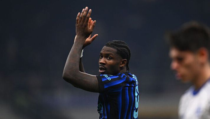 MILAN, ITALY - DECEMBER 06: Marcus Thuram of FC Internazionale in action during the Serie A match between FC Internazionale and Como 1907 at Giuseppe Meazza Stadium on December 06, 2025 in Milan, Italy. (Photo by Mattia Ozbot - Inter/Inter via Getty Images) I casi per la 15a al fanta: Simeone, Tavares, Krstovic, Thuram, Bremer, Dybala, Dovbyk, Angelino, Lang… - immagine 1