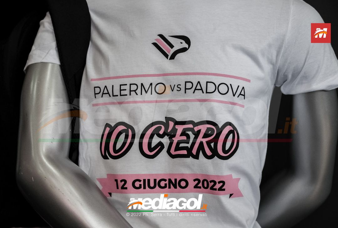 FOTO Palermo-Padova, tifosi in coda al “Barbera” per un biglietto (Gallery) - immagine 12